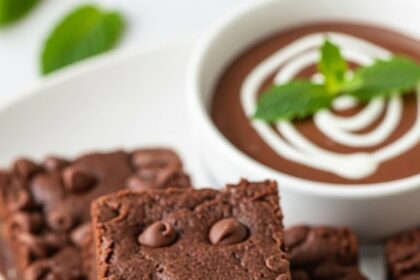 Mint Chocolate Brownies With Dip