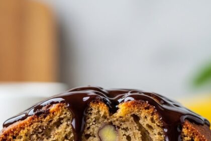 Banana Bread With Chocolate Sauce