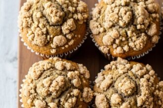 Banana Bread Muffins With Streusel Topping