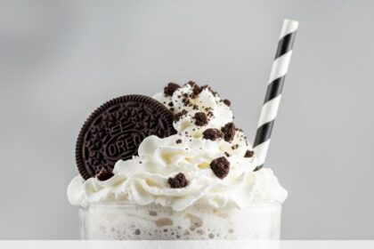 Oreo Milkshake With Vanilla Ice Cream