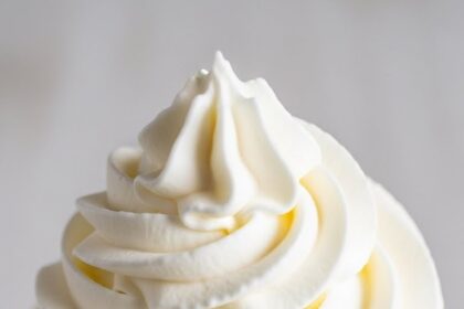Vanilla Ice Cream With Whipped Cream