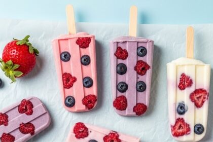 Frozen Yogurt Popsicles With Berries