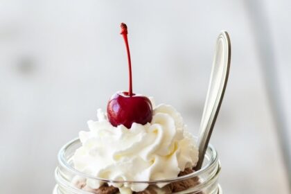 Mason Jar Ice Cream With Milk