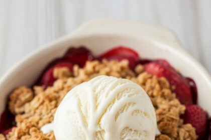 Strawberry Crisp Dessert With Ice Cream