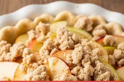 Unbaked Apple Pie With Crumble Topping