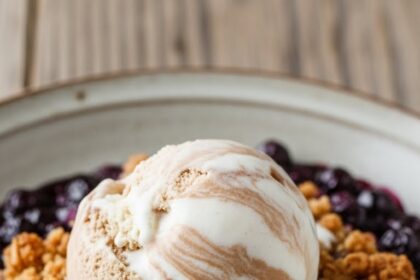 Blueberry Crumble With Vanilla Ice Cream
