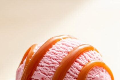 Strawberry Ice Cream With Caramel Sauce