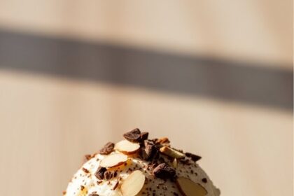 Vanilla Ice Cream With Almonds And Chocolate