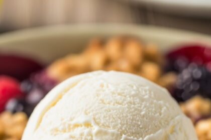 Berry Crisp With Ice Cream