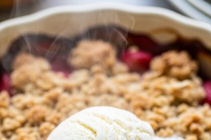 Strawberry Rhubarb Crisp With Ice Cream