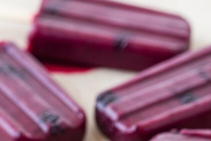 Berry Popsicles With Blackberries