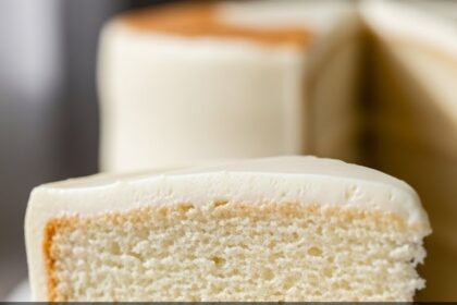 White Cake With Vanilla Pudding