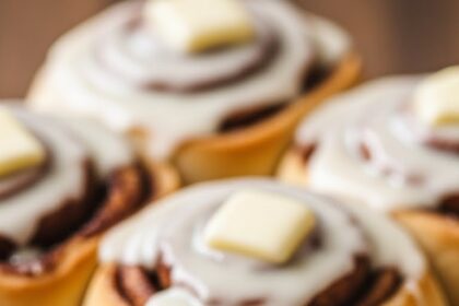 Cinnamon Buns With Vanilla Pudding