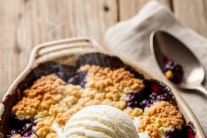 Blueberry Crumble Dessert With Ice Cream