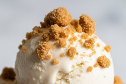 Vanilla Ice Cream With Crumbled Topping