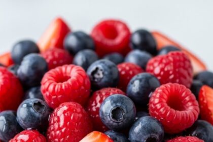 No Bake Cheesecake With Berry Topping