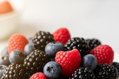No-Bake Yogurt Cheesecake With Berries