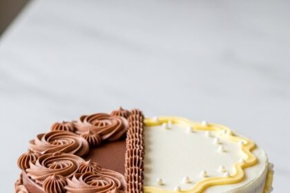 Half Chocolate Half Vanilla Cake Design