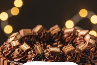 Chocolate Kit Kat Cake
