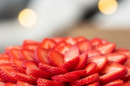 Strawberry Cake Chocolate Frosting