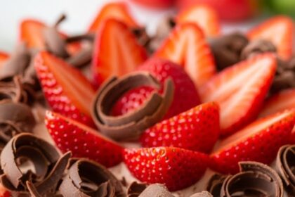 Easy Chocolate Strawberry Cake