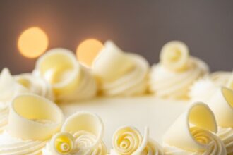 White Chocolate Cake Decoration