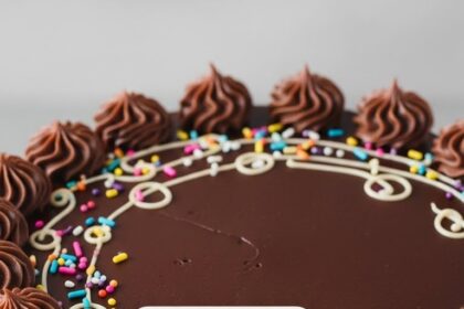 Simple Chocolate Cake Decoration
