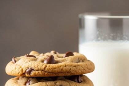 Simple Mills Chocolate Chip Cookies