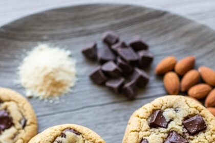 Easy Paleo Chocolate Chip Cookies