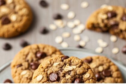 Vegan Oatmeal Chocolate Chip Cookies
