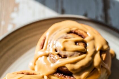 Cinnamon Rolls With Peanut Butter Frosting