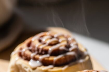 1 Hour Vegan Cinnamon Rolls