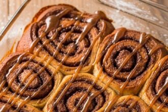 Cinnamon Rolls Dump Cake