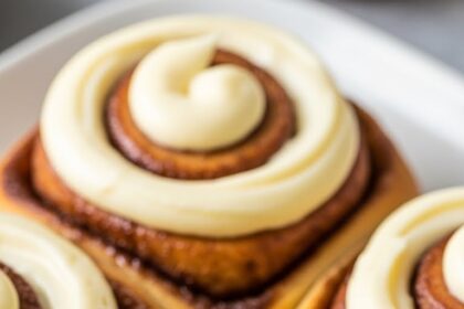 Cinnamon Rolls Honeybun Cheesecake