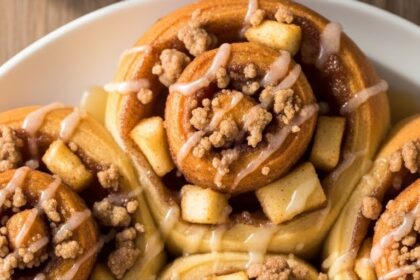 Apple Crumb Cinnamon Rolls