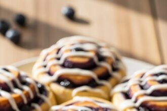 Cinnamon Rolls With Blueberry Filling