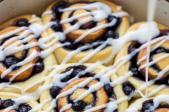 Cinnamon Rolls With Blueberries