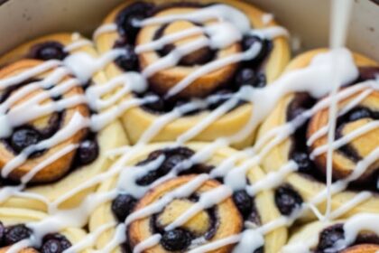 Cinnamon Rolls With Blueberries