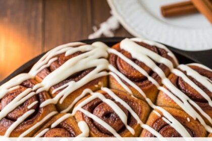 Monkey Bread With Cinnamon Rolls And Cream Cheese