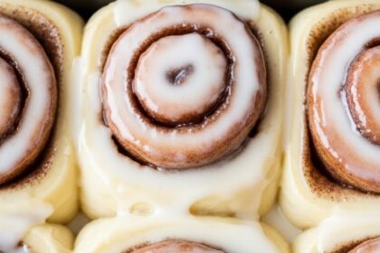 Glaã§Age Cinnamon Rolls